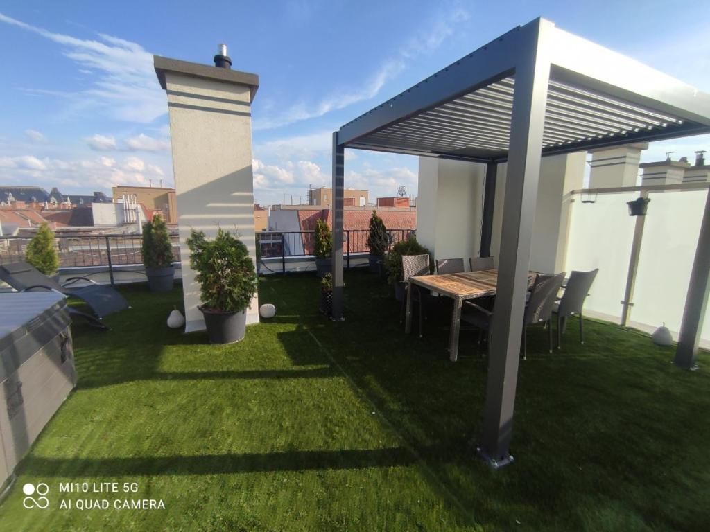 Jacuzzi Roofterrace Luxury Over The Opera Budapest Exterior photo